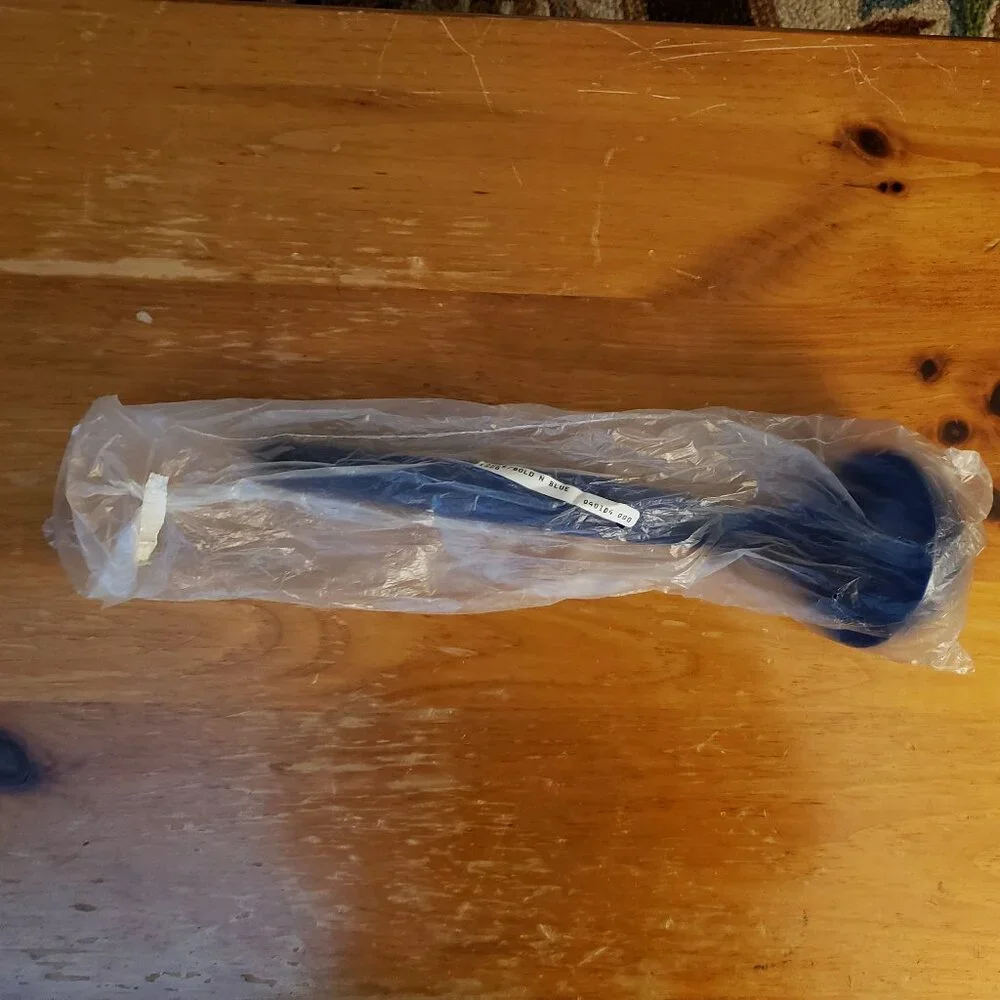 NWT Tupperware bold 'n blue ladle